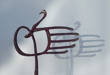 GRÀCIES sculpture