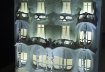 Maqueta Casa Batlló iluminada
